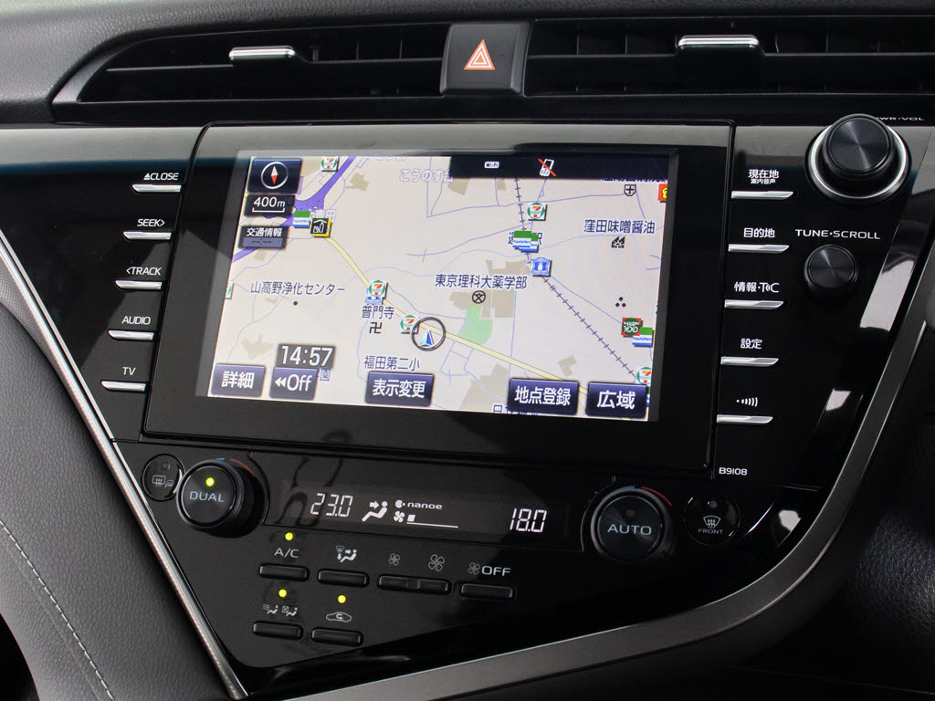 ★メーカーオプションの大画面ＳＤナビが装
備されています！地図情報の更新も出来ます
ので安心してお使い頂けます！