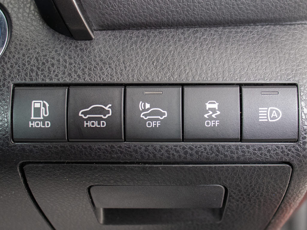 ★使いやすさや安全性を追求したステアリン
グ周り！高級車ゆえにスイッチ類が多いのも
特徴ですね！考え尽くされた配置ですぐに使
いこなす事が出来ますのでご安心下さい！是
非、体感してみて下さい！！