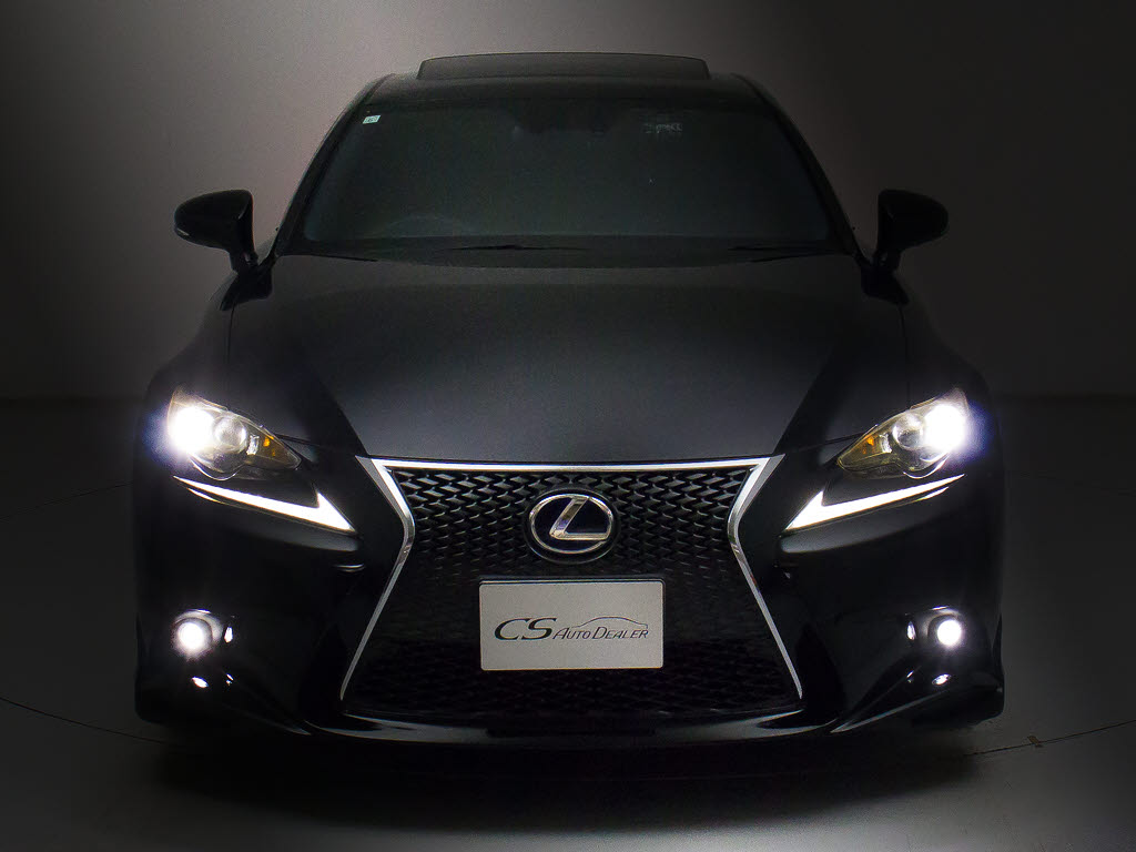 フロントビューの存在感をご覧ください！！
ヘッドライトは視界良好のライト、さらにフ
ォグライト搭載。デザイン性も高いのが特権
です。