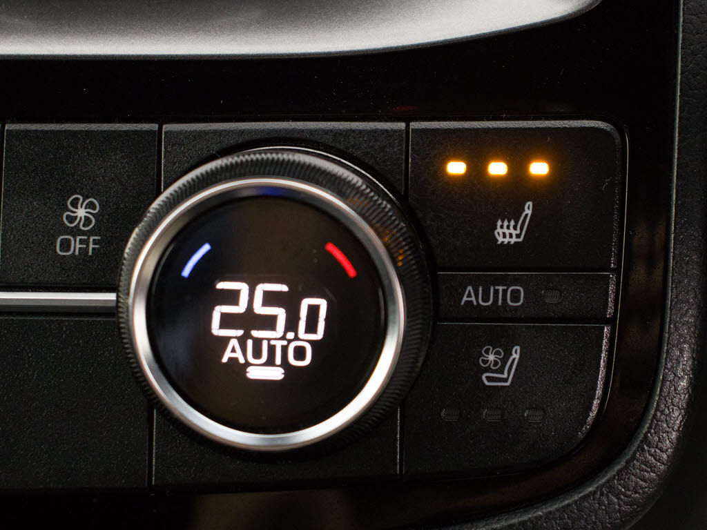 快適エアシート＆シートヒーターを装備して
います！高級車ならではの装備です！シート
が暖まる機能！シートから冷風が出る機能！
どちらも付いています！！寒い冬も、暑い夏
も快適にご乗車頂けます！！