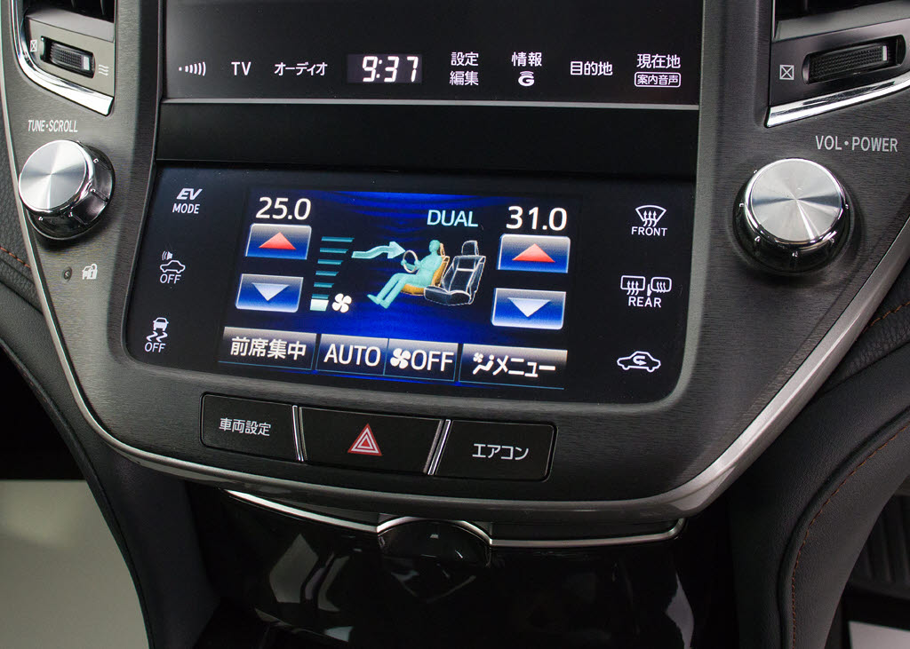 ★使いやすさや安全性を追求したステアリン
グ周り！高級車ゆえにスイッチ類が多いのも
特徴ですね！考え尽くされた配置ですぐに使
いこなす事が出来ますのでご安心下さい！是
非、体感してみて下さい！！