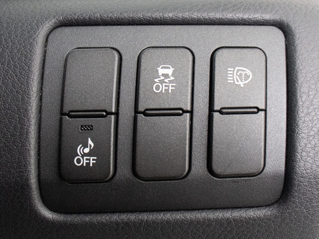 ★使いやすさや安全性を追求したステアリン
グ周り！高級車ゆえにスイッチ類が多いのも
特徴ですね！考え尽くされた配置ですぐに使
いこなす事が出来ますのでご安心下さい！是
非、体感してみて下さい！！