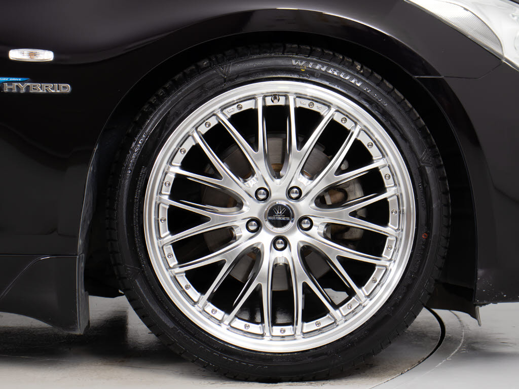 ★２０インチホイール装着車両となります！
！その他、お好きなアルミホイールへ変更も
可能です！詳しくは当社スタッフまでお問い
合わせ下さい！！