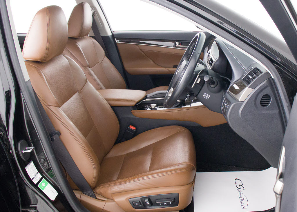 ★人気の本革シート付きです！！本革が装備
されるだけで高級感が増します！当社では、
本革シートのカラー変更や張替えも出来ます
よ！ワイン・茶・赤・青・オレンジ・黄色・
コンビ色など何でもOKです！