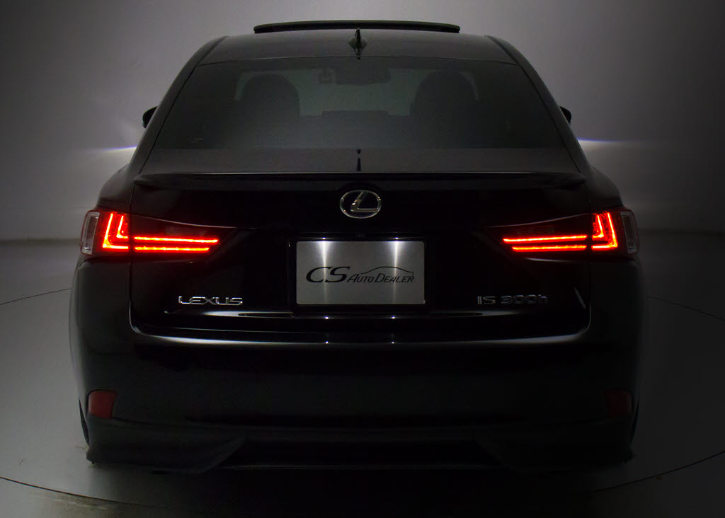 ★テールスモークやＬＥＤ加工、マフラー、
ルーフスポイラー、エアロパーツなど取り付
け承ります！