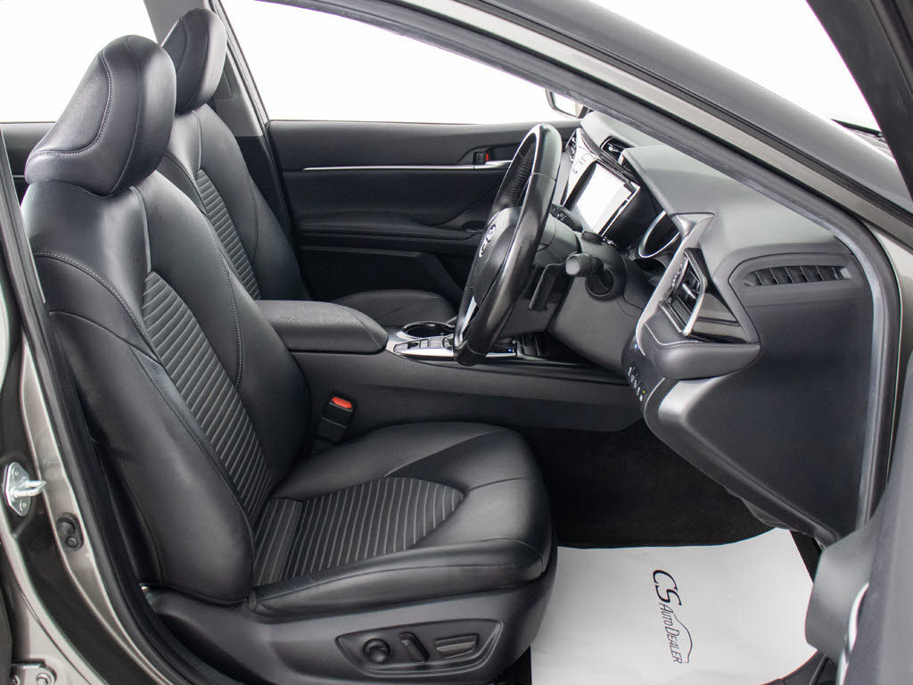 禁煙車です！室内は嫌なニオイも無く、すご
く綺麗な状態です！禁煙車・・特にセダンタ
イプのお車では少ないですよね！！タバコの
ニオイが苦手なお客様必見です！快適にご乗
車頂けます！！