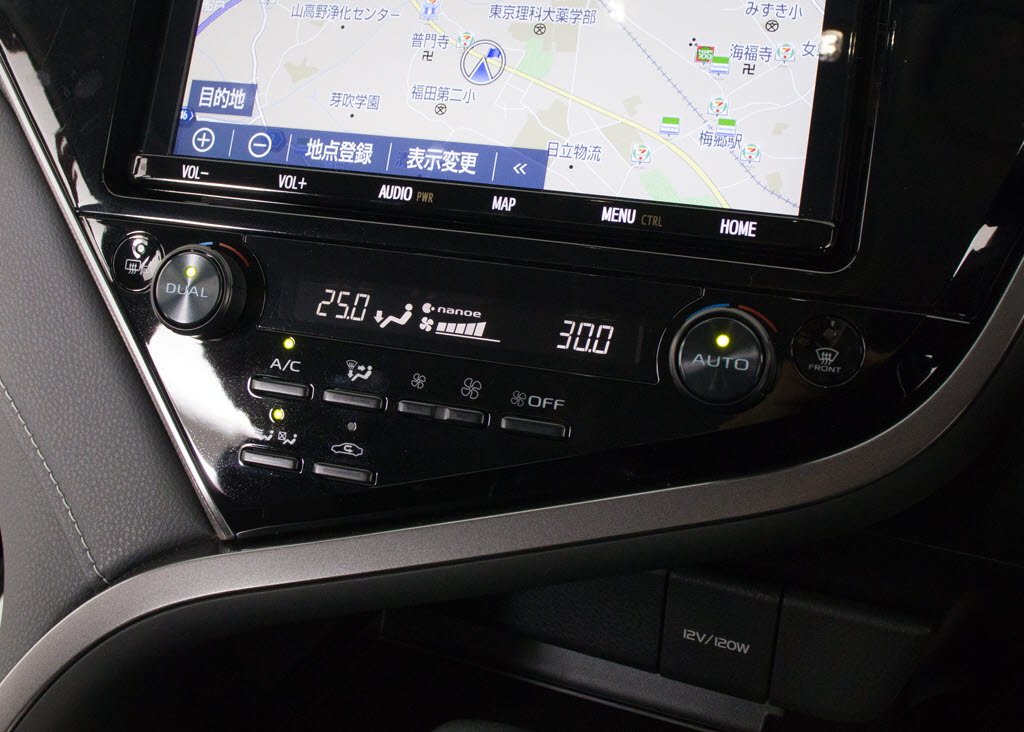 ★使いやすさや安全性を追求したステアリン
グ周り！高級車ゆえにスイッチ類が多いのも
特徴ですね！考え尽くされた配置ですぐに使
いこなす事が出来ますのでご安心下さい！是
非、体感してみて下さい！！