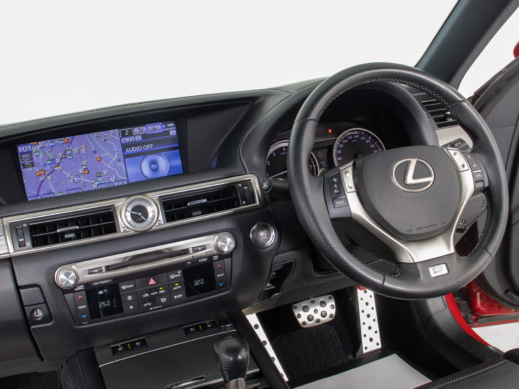 ★使いやすさや安全性を追求したステアリン
グ周り！高級車ゆえにスイッチ類が多いのも
特徴ですね！考え尽くされた配置ですぐに使
いこなす事が出来ますのでご安心下さい！是
非、体感してみて下さい！！