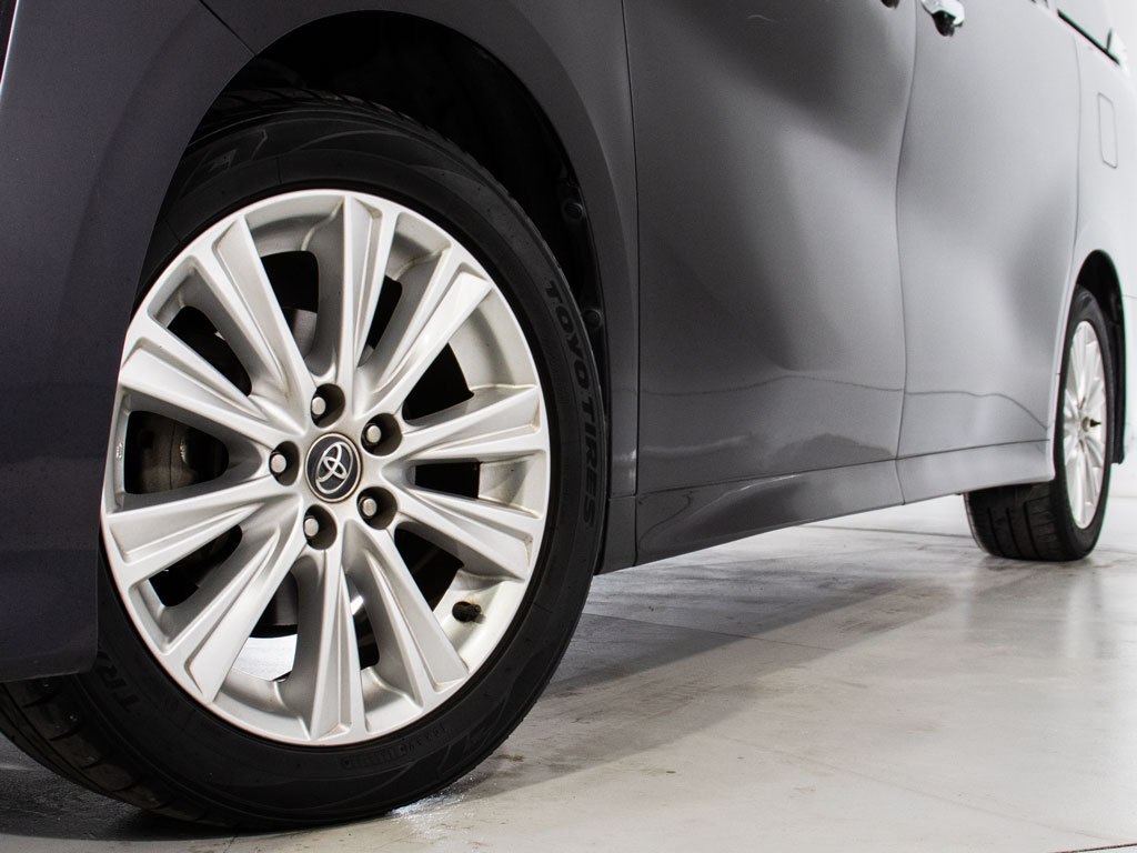 ★タイヤ交換★お好みのﾒｰｶ-やデザインのホ
イールへの換装も承っております！