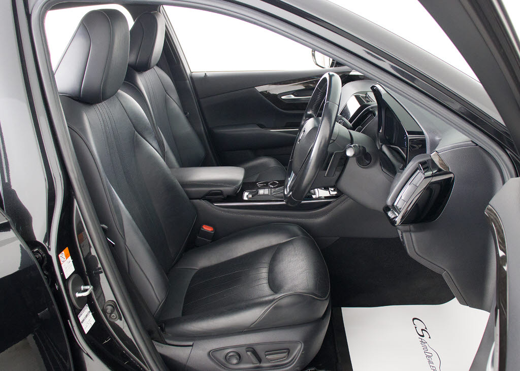 人気の本革シート付きです！！本革が装備さ
れるだけで高級感が増します！当社では、本
革シートのカラー変更や張替えも出来ます！
ワイン・茶・赤・青・オレンジ・黄色・コン
ビ色など何でもＯＫです！