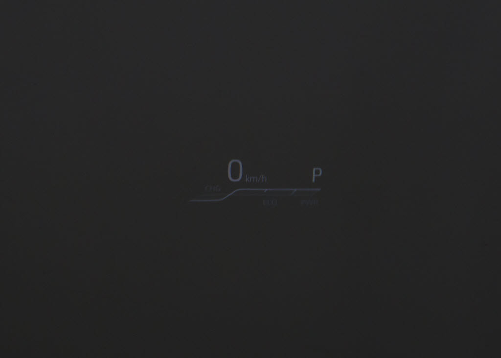 ヘッドアップディスプレイ（ＨＵＤ）付！、
フロントウインドウガラスに運転支援システ
ムの作動状況や走行に関するさまざまな情報
を表示することができます。