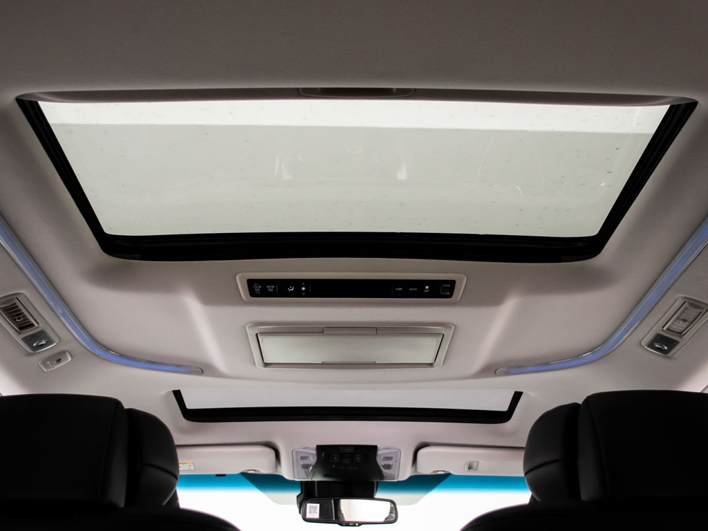 ★サンルーフ★‌人気装備のサンルーフ装着
！開放的な空間をお楽しみいただけます！