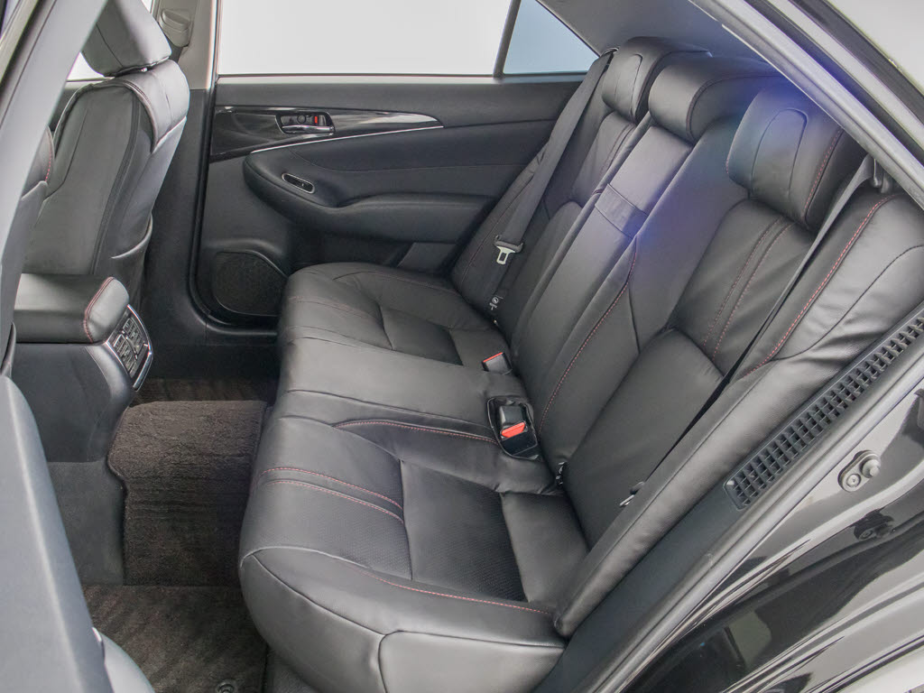 人気の本革シート付きです！！本革が装備さ
れるだけで高級感が増します！当社では、本
革シートのカラー変更や張替えも出来ます！
ワイン・茶・赤・青・オレンジ・黄色・コン
ビ色など何でもＯＫです！