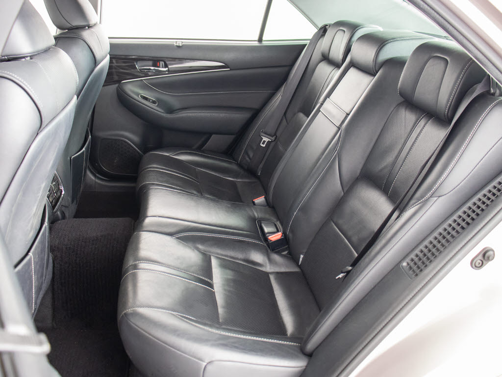 赤革、茶革、黒革、白革、黒×赤コンビ革・
・・お好みの色で本革シートを作成できます
！オリジナル本革でカーライフを満喫はいか
がでしょうか？ご興味ある方は、お気軽にご
相談下さい！！