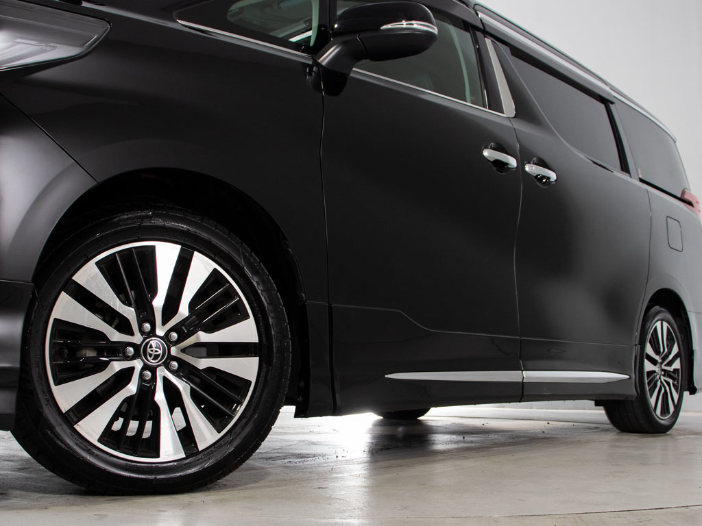 ★フロントビュー★グリル交換、エアロ取り
付け等、カスタムもお任せください！