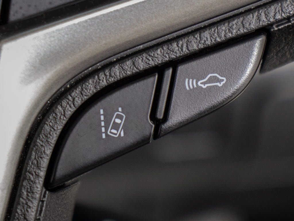 さまざまな機能を統合した衝突回避支援パッ
ケージ、「トヨタ　セーフティセンス」！衝
突軽減システムや車線逸脱防止機能等の最先
端の予防安全（アクティブセーフティ）技術
です。