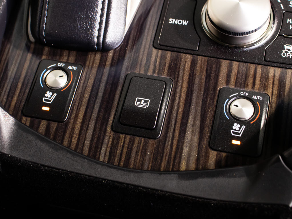 エアシート＆シートヒーター機能で年中快適
にお過ごし可能！