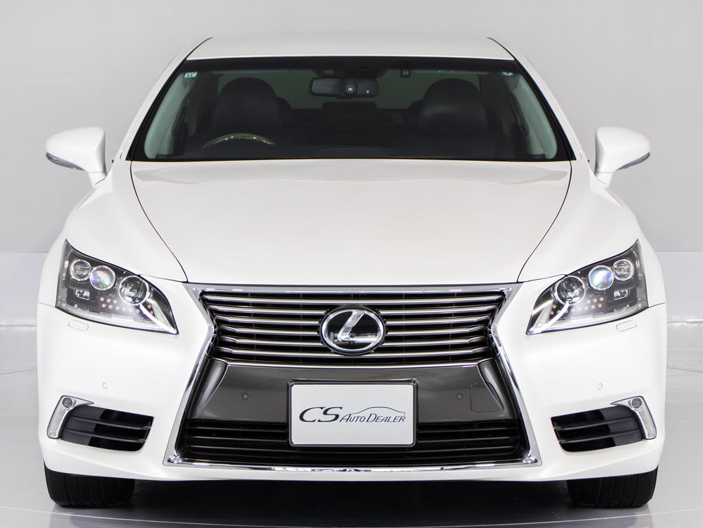 衝突軽減ブレーキや障害センサークリアラン
スソナーなどの安全装備も充実！