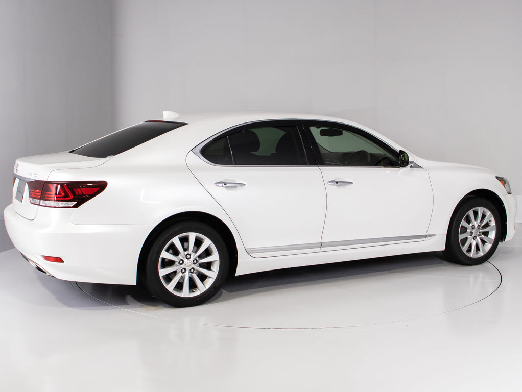 エアロカスタムやアルミホイール取付などの
ドレスアップもご注文可能です！