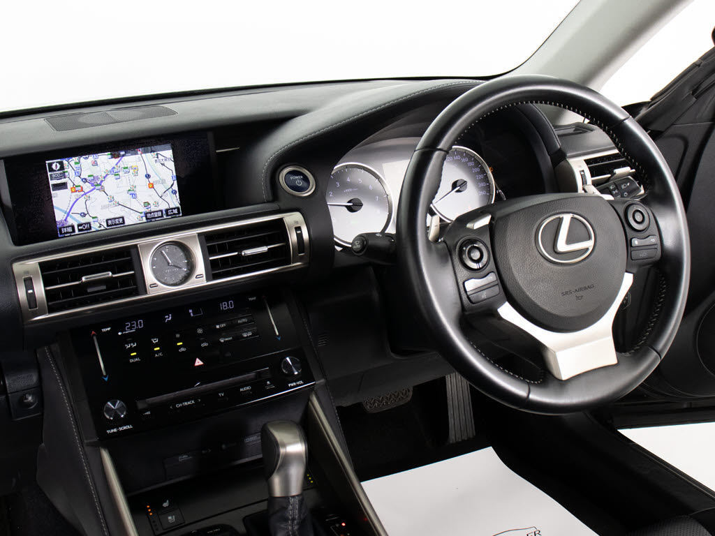 ★使いやすさや安全性を追求したステアリン
グ周り！高級車ゆえにスイッチ類が多いのも
特徴ですね！考え尽くされた配置ですぐに使
いこなす事が出来ますのでご安心下さい！是
非、体感してみて下さい！！