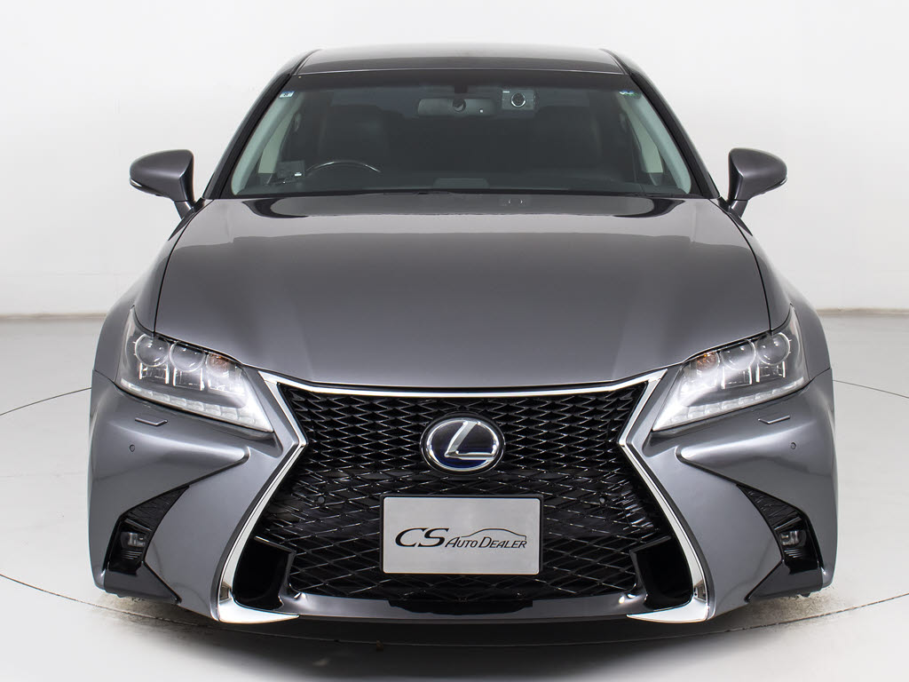 フロントビューの存在感をご覧ください！！
ヘッドライトは視界良好のライト、さらにフ
ォグライト搭載。デザイン性も高いのが特権
です。