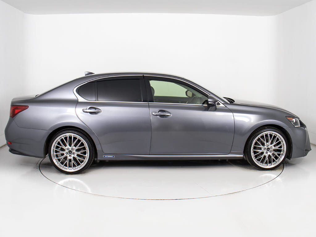 社外アルミホイール取付・スピンドルエアロ
取付・各メーカーエアロ取付・車高調・ロー
ダウン・ライトカスタム・スモークフィルム
施工ＯＫ！お気軽にご相談下さい！