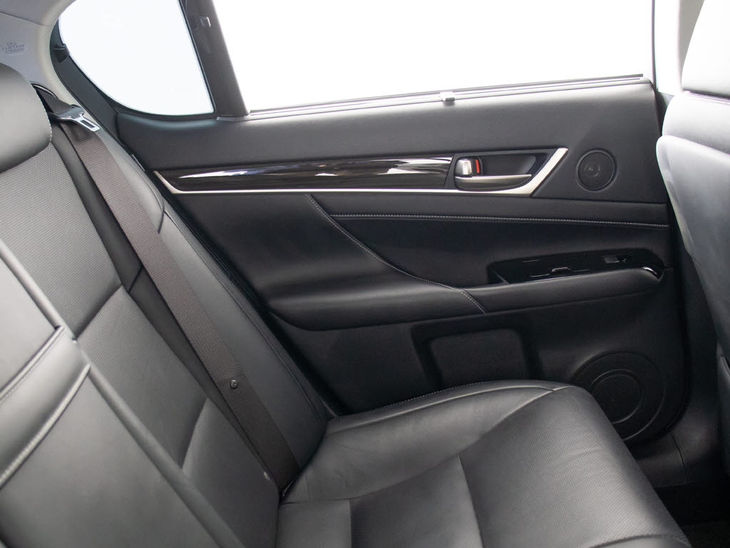 当社では、一般のクリーニングでは満足せず
、オゾンを利用した、根本的な脱臭・消臭・
除菌クリーニングも承っております！