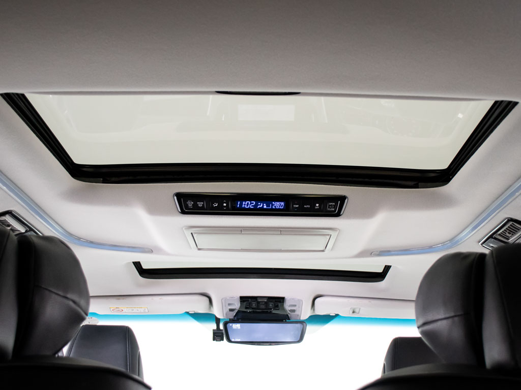 ★サンルーフ★‌人気装備のサンルーフ装着
！開放的な空間をお楽しみいただけます！