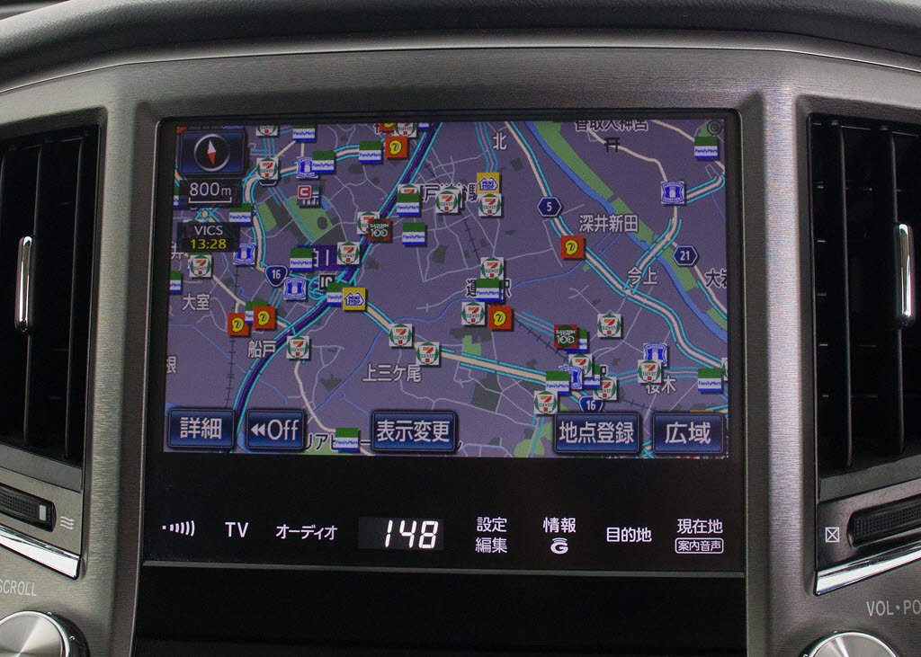 ★メーカー純正の大画面ＨＤＤマルチナビが
装備されています！