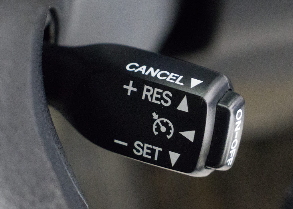 【オートクルーズコントロール】搭載。アク
セル操作なしでも車が自動でスピードを保っ
てくれる機能です長距離の高速は楽々です。