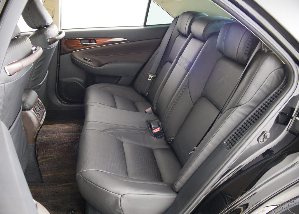 人気の本革シート付きです！！本革が装備さ
れるだけで高級感が増します！当社では、本
革シートのカラー変更や張替えも出来ます！
ワイン・茶・赤・青・オレンジ・黄色・コン
ビ色など何でもＯＫです！