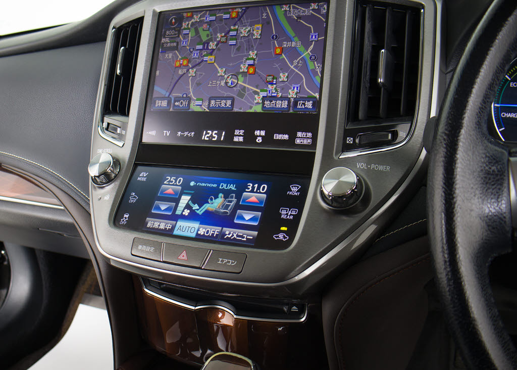 ★メーカー純正の大画面ＨＤＤマルチナビが
装備されています！