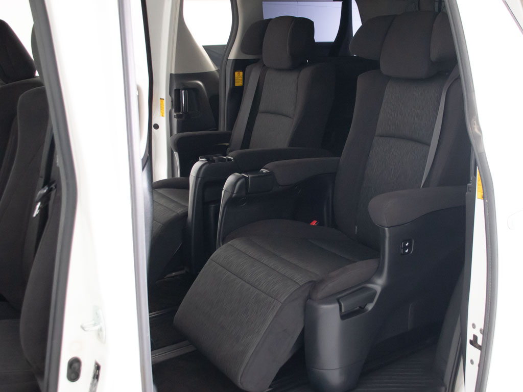 ★エグゼクティブシート★電動リクライニン
グ、オットマン、大型ヘッドレスト完備！