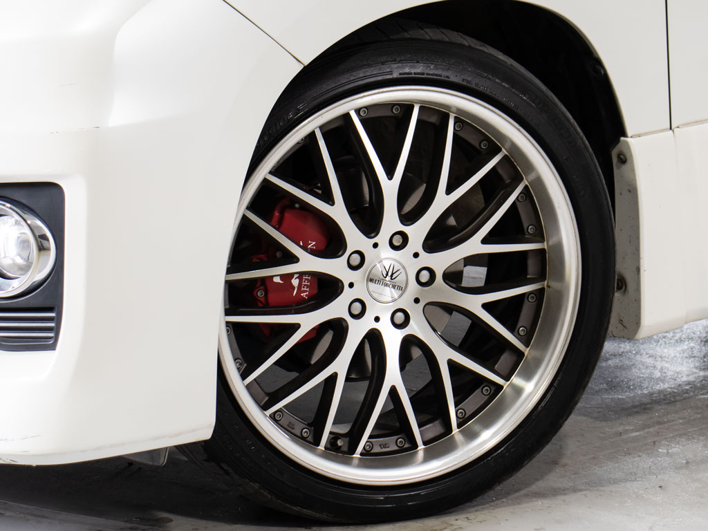 ★タイヤ交換★お好みのﾒｰｶ-やデザインのホ
イールへの換装も承っております！