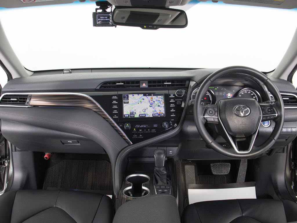 禁煙車です！室内は嫌なニオイも無く、すご
く綺麗な状態です！禁煙車・・特にセダンタ
イプのお車では少ないですよね！！タバコの
ニオイが苦手なお客様必見です！快適にご乗
車頂けます！！