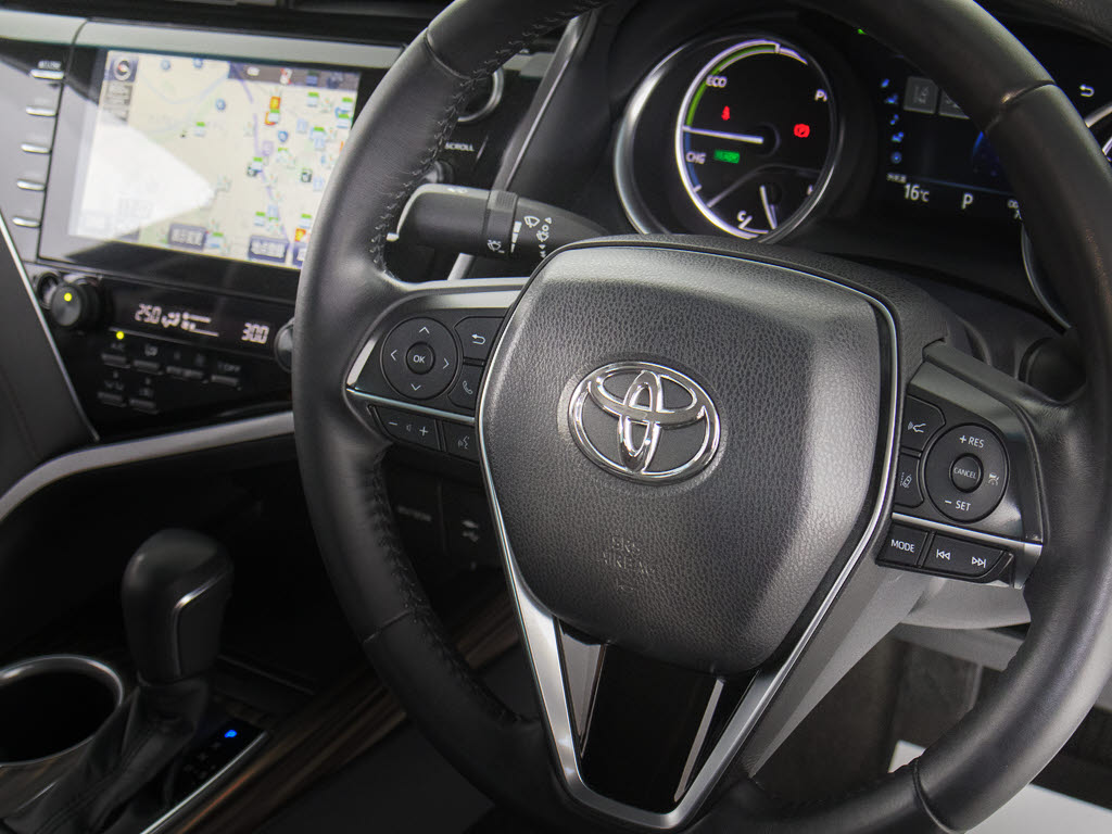 ★使いやすさや安全性を追求したステアリン
グ周り！高級車ゆえにスイッチ類が多いのも
特徴ですね！考え尽くされた配置ですぐに使
いこなす事が出来ますのでご安心下さい！是
非、体感してみて下さい！！