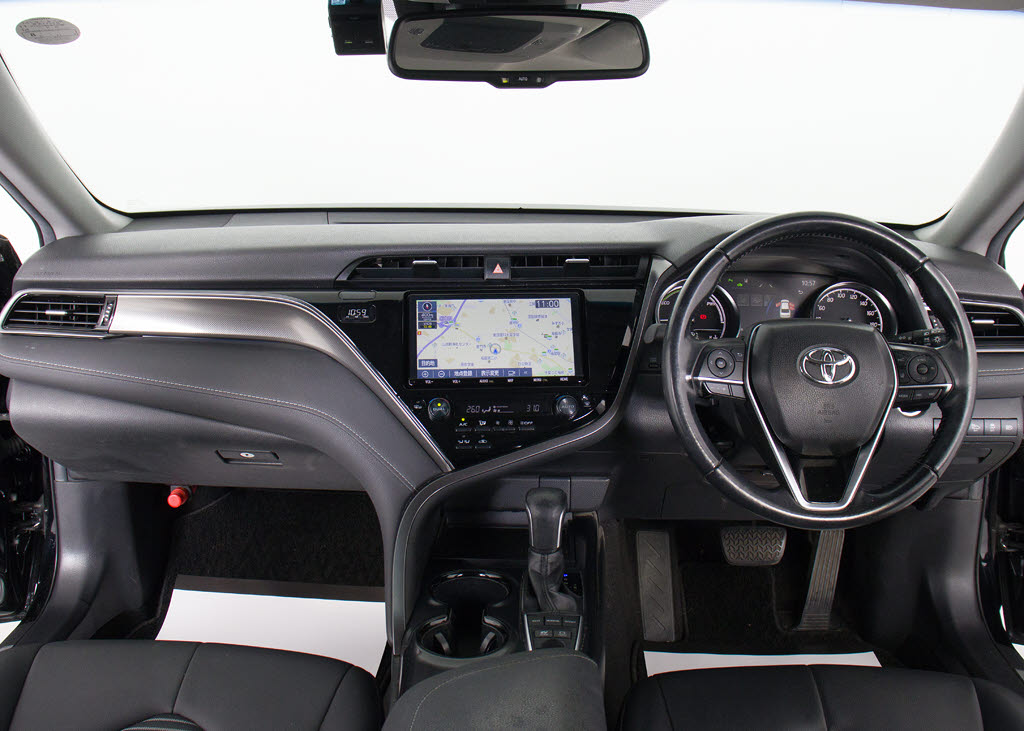 禁煙車です！室内は嫌なニオイも無く、すご
く綺麗な状態です！禁煙車・・特にセダンタ
イプのお車では少ないですよね！！タバコの
ニオイが苦手なお客様必見です！快適にご乗
車頂けます！！