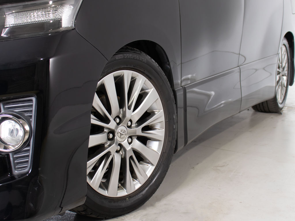 ★タイヤ交換★お好みのﾒｰｶ-やデザインのホ
イールへの換装も承っております！