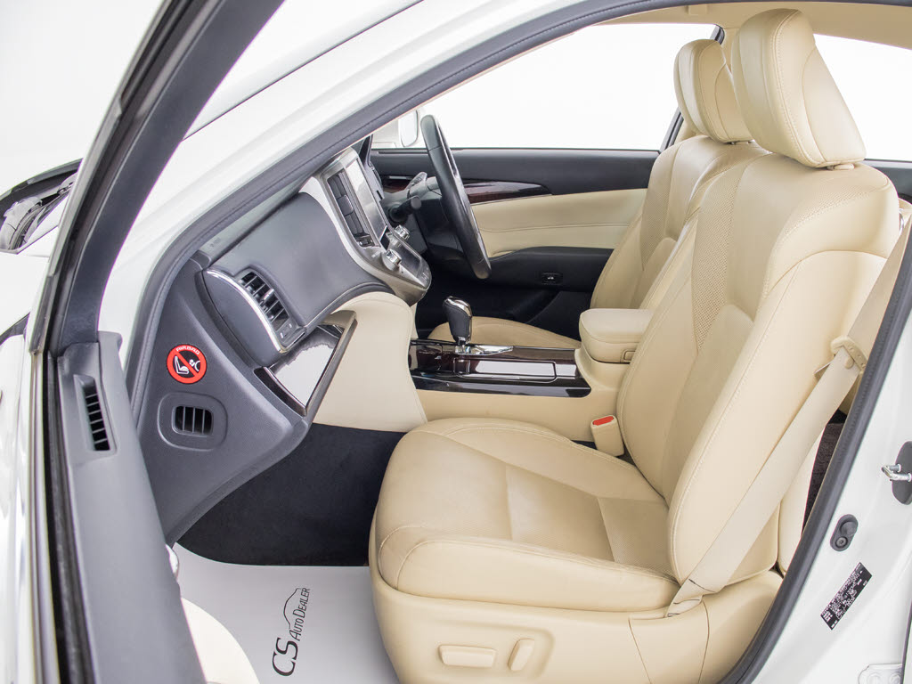 快適エアシート＆シートヒーターを装備して
います！高級車ならではの装備です！シート
が暖まる機能！シートから冷風が出る機能！
どちらも付いています！！寒い冬も、暑い夏
も快適にご乗車頂けます！！