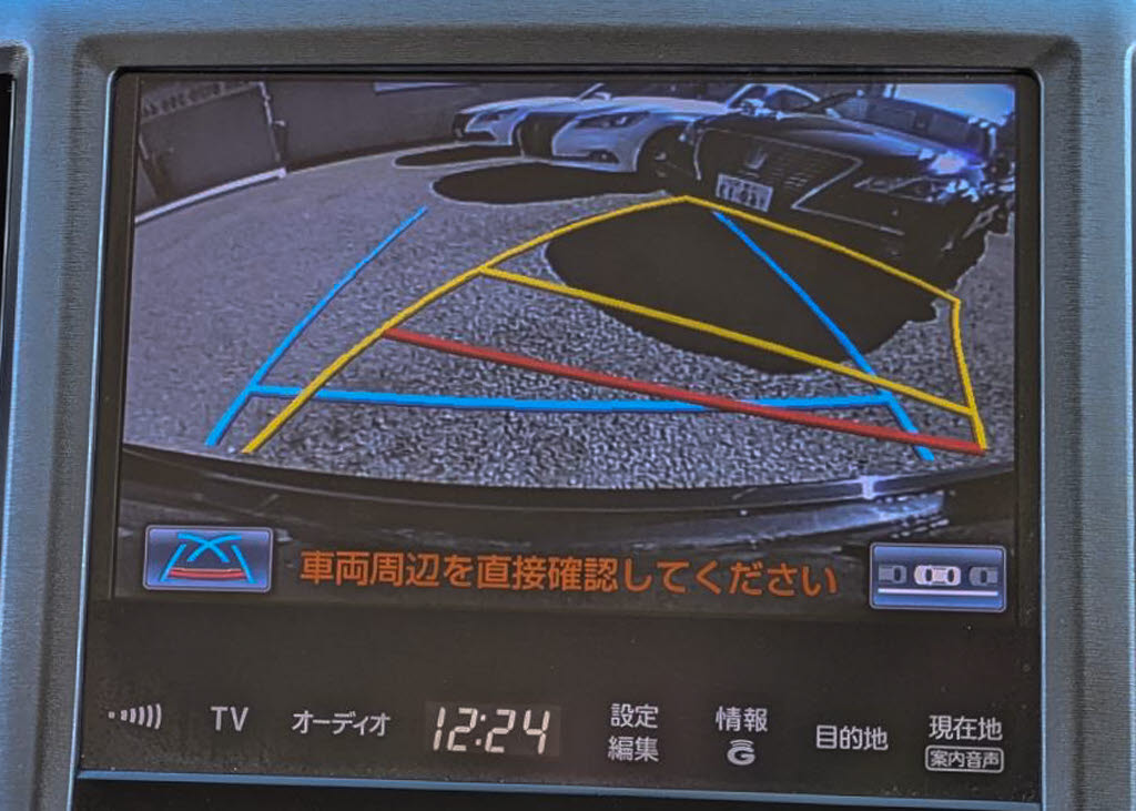 カラーバックカメラが付いています！バック
にギアを入れると、後方視界が自動的にマル
チ画面に映し出されます！夜も明るく見えま
すので、すごく便利！！一度使うとカメラ無
しには乗りたくない程！