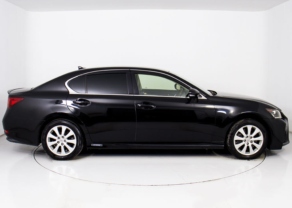 社外アルミホイール取付・スピンドルエアロ
取付・各メーカーエアロ取付・車高調・ロー
ダウン・ライトカスタム・スモークフィルム
施工ＯＫ！お気軽にご相談下さい！