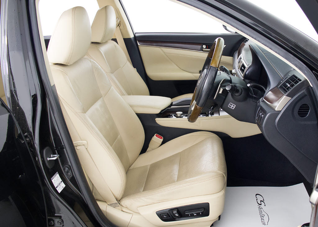 電動パワーシート完備！細かな自身に合った
ドライビングポジションの設定が可能となり
ます！