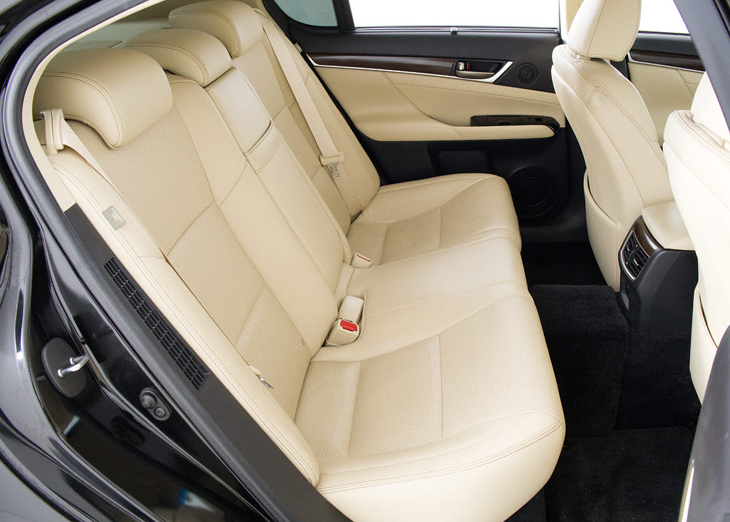 赤革、茶革、黒革、白革、黒×赤コンビ革・
・・お好みの色で新品本革シートを作成でき
ます！オリジナル本革でカーライフを満喫は
いかがでしょうか？ご興味ある方は、デザイ
ン等含め当社までお問い合わせください！