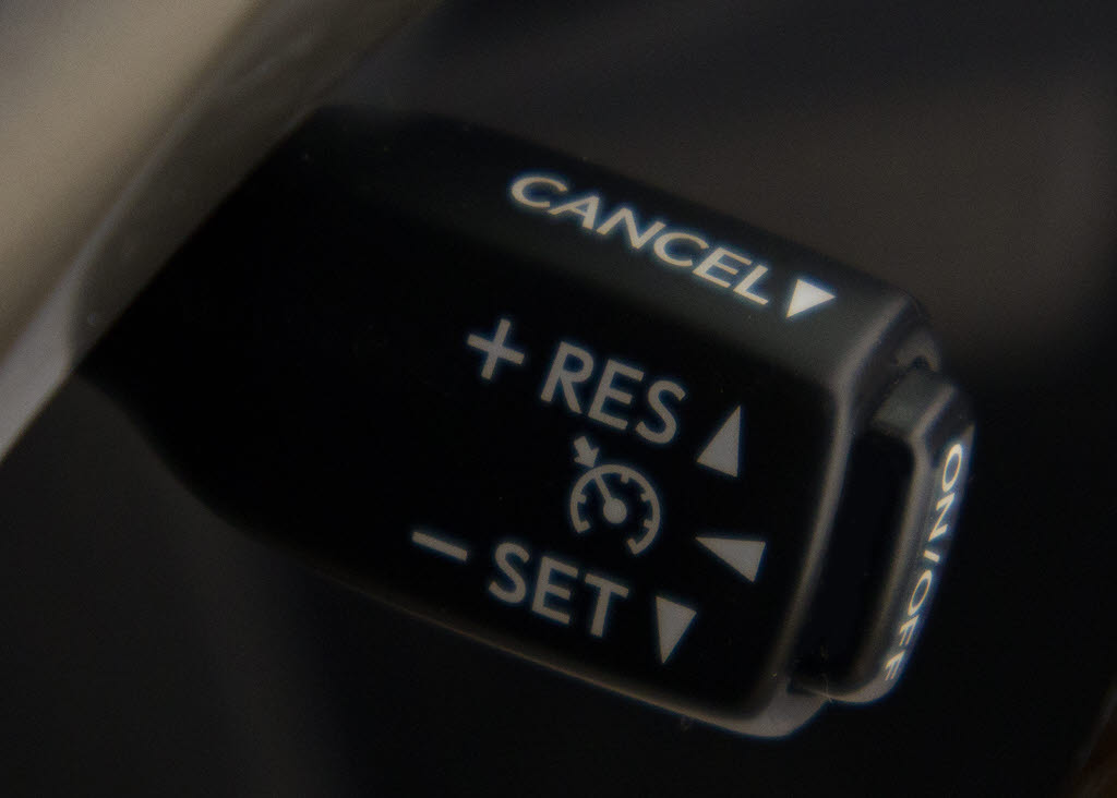 【オートクルーズコントロール】搭載。アク
セル操作なしでも車が自動でスピードを保っ
てくれる機能です長距離の高速は楽々です