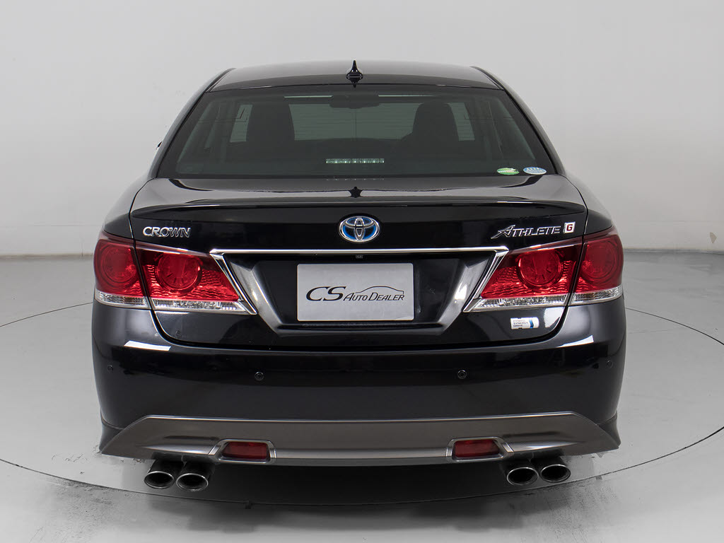 ４本出しマフラー装着！！純正の雰囲気を崩
さずにスポーティーさを演出いたします！！