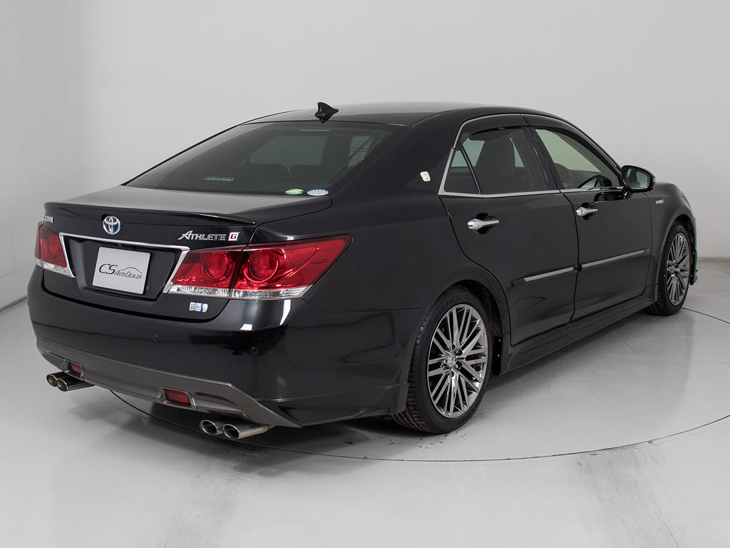 ４本出しマフラー装着！！純正の雰囲気を崩
さずにスポーティーさを演出いたします！！