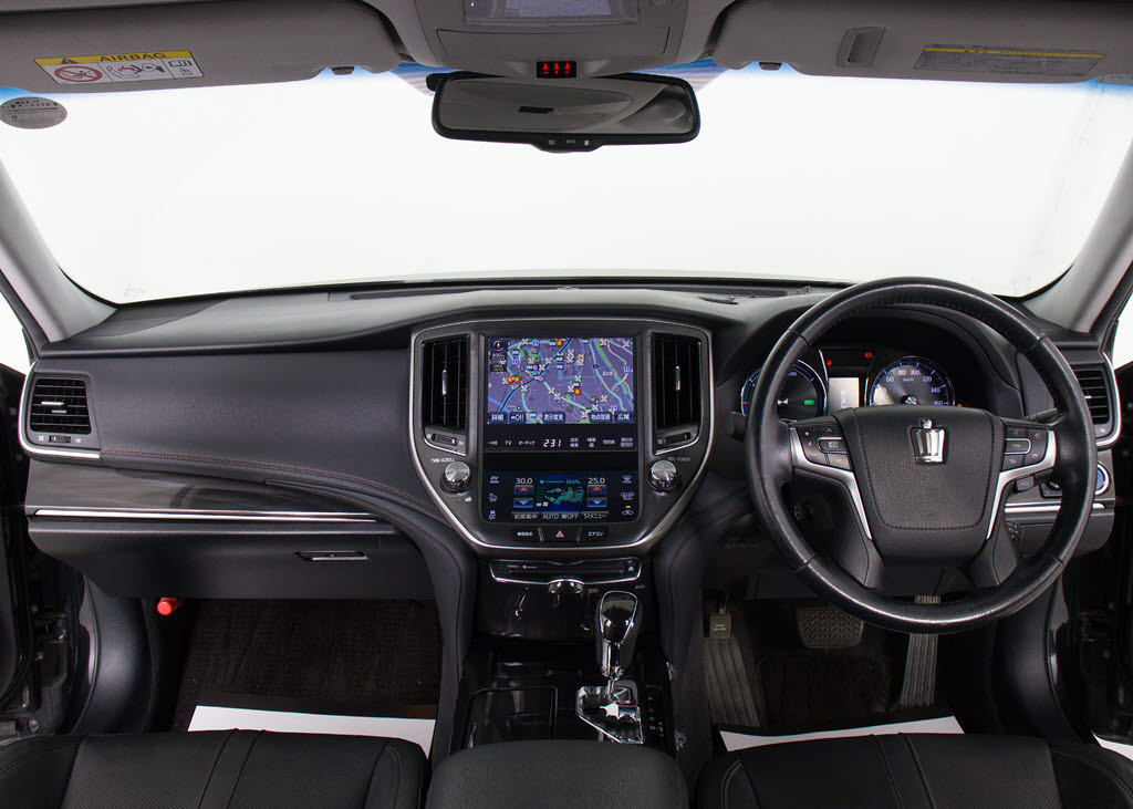 禁煙車です！室内は嫌なニオイも無く、すご
く綺麗な状態です！禁煙車・・特にセダンタ
イプのお車では少ないですよね！！タバコの
ニオイが苦手なお客様必見です！快適にご乗
車頂けます！！