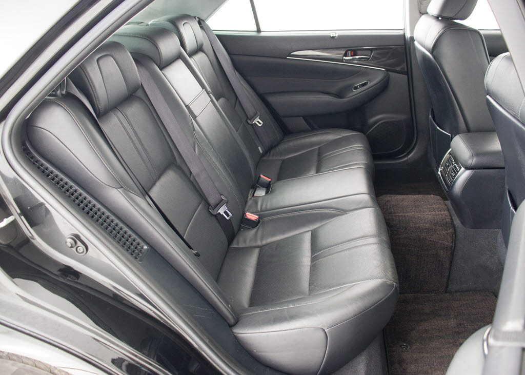 人気の本革シート付きです！！本革が装備さ
れるだけで高級感が増します！当社では、本
革シートのカラー変更や張替えも出来ます！
ワイン・茶・赤・青・オレンジ・黄色・コン
ビ色など何でもＯＫです！