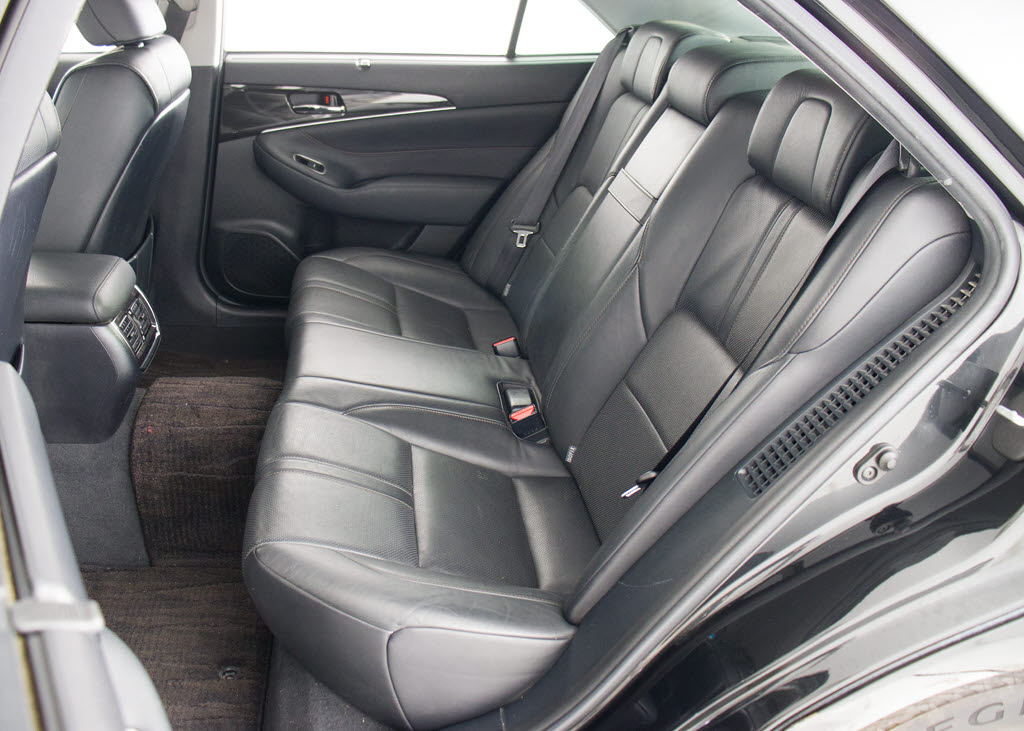 人気の本革シート付きです！！本革が装備さ
れるだけで高級感が増します！当社では、本
革シートのカラー変更や張替えも出来ます！
ワイン・茶・赤・青・オレンジ・黄色・コン
ビ色など何でもＯＫです！