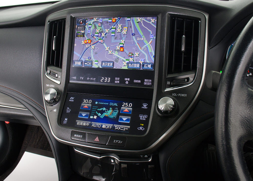 ★メーカー純正の大画面ＨＤＤマルチナビが
装備されています！